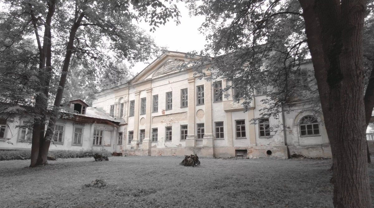 Главное здание усадьбы в Богимово.