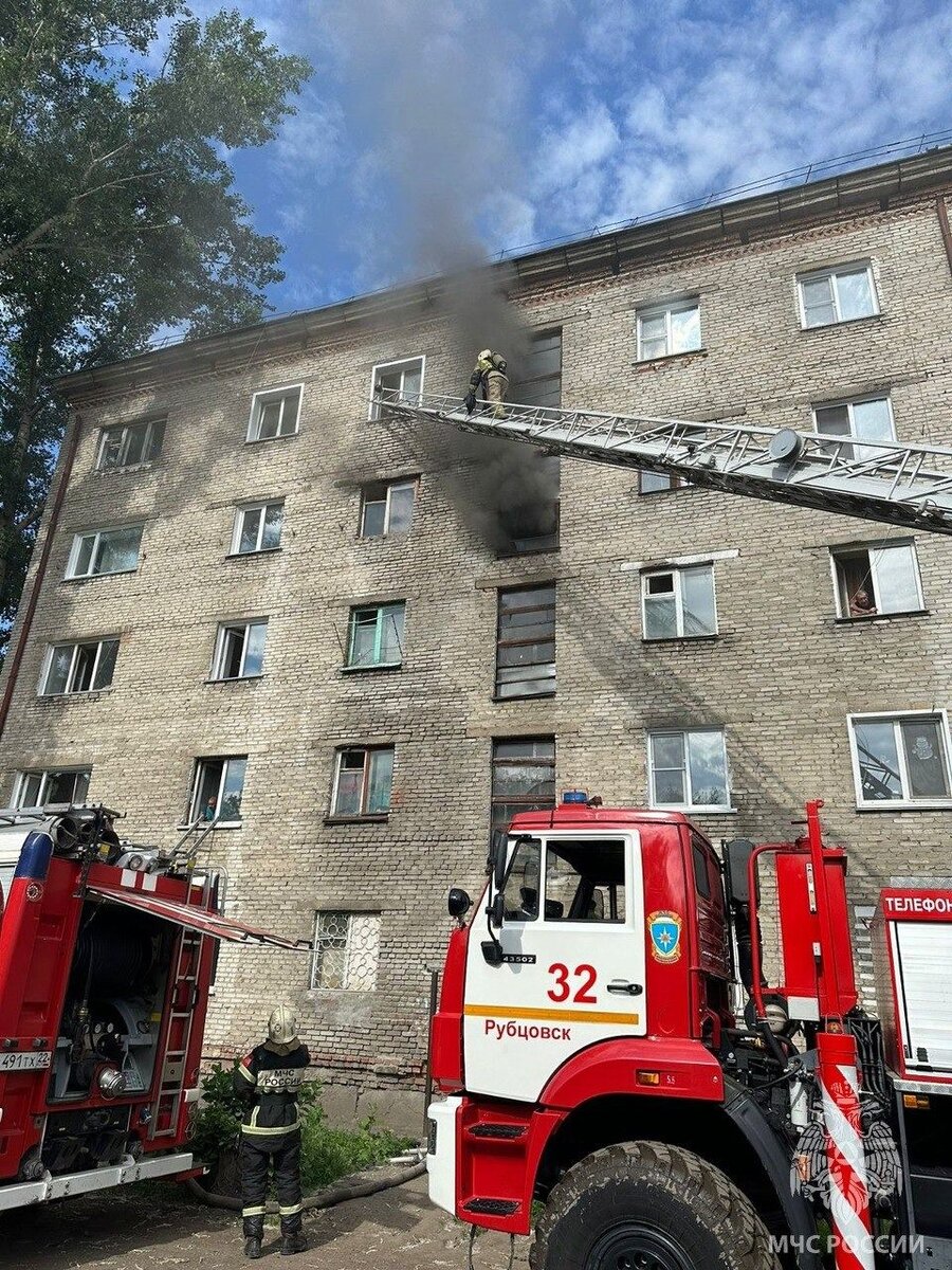   Пожар в Рубцовске. Источник: пресс-служба МЧС по Алтайскому краю