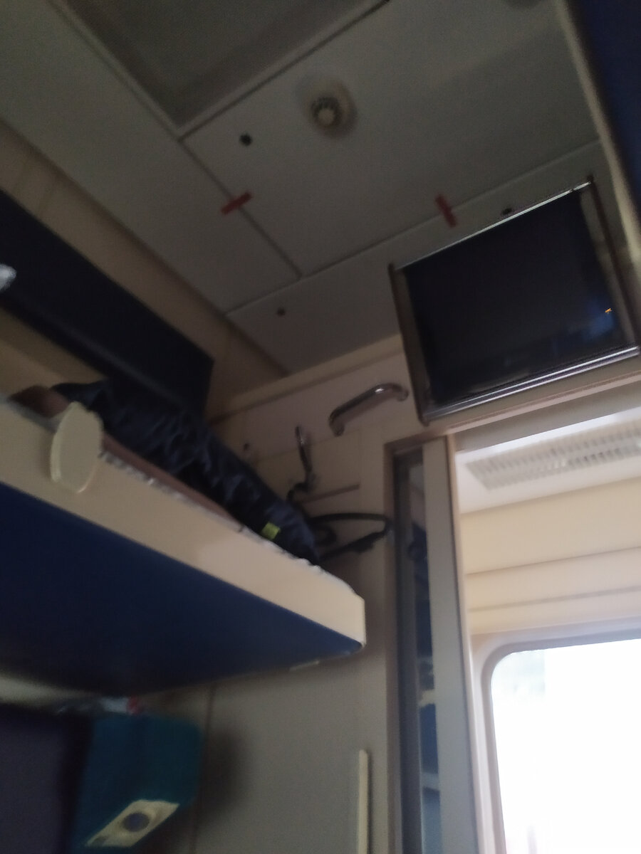 Изначально подразумевалась даже мультимедийная система, конечно же, неработающая