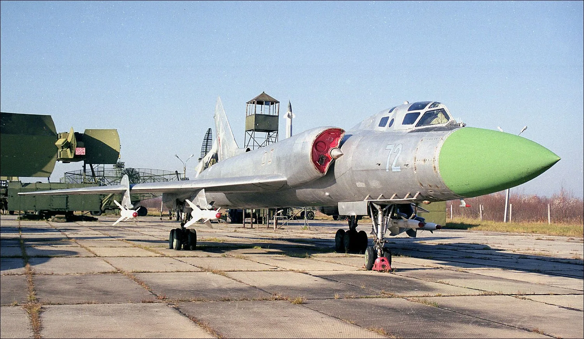 Ту-128