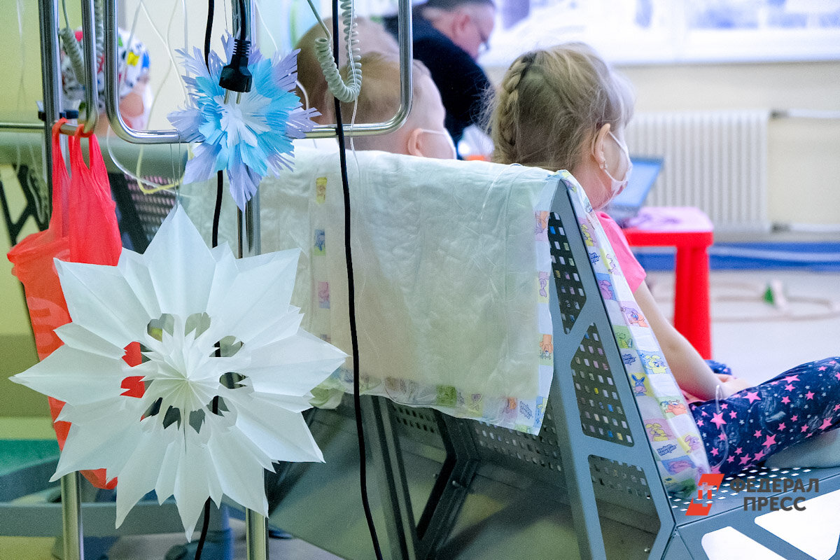 Ребят осматривают медики.  Фото: Фото: ФедералПресс / Полина Зиновьева