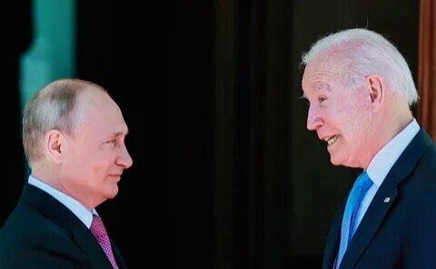 Из открытых источников в интернете. Президент РФ Владимир Путин и президент США Джо Байден.