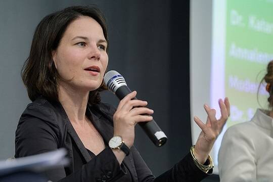    Бербок: от Путина зависит установление мира на Украине