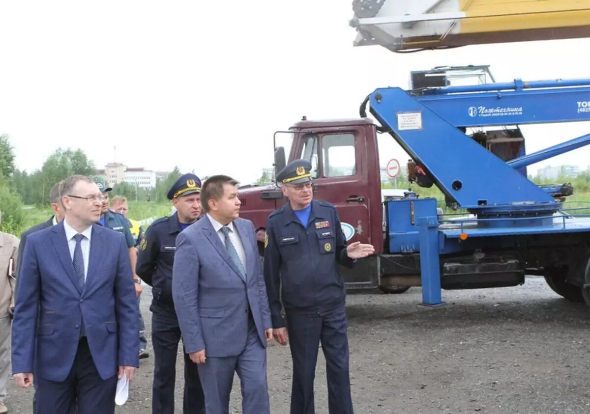 Директор «Кемеровской электротранспортной компании» Павел Мальцев (слева). Фото: https://vse42.ru 