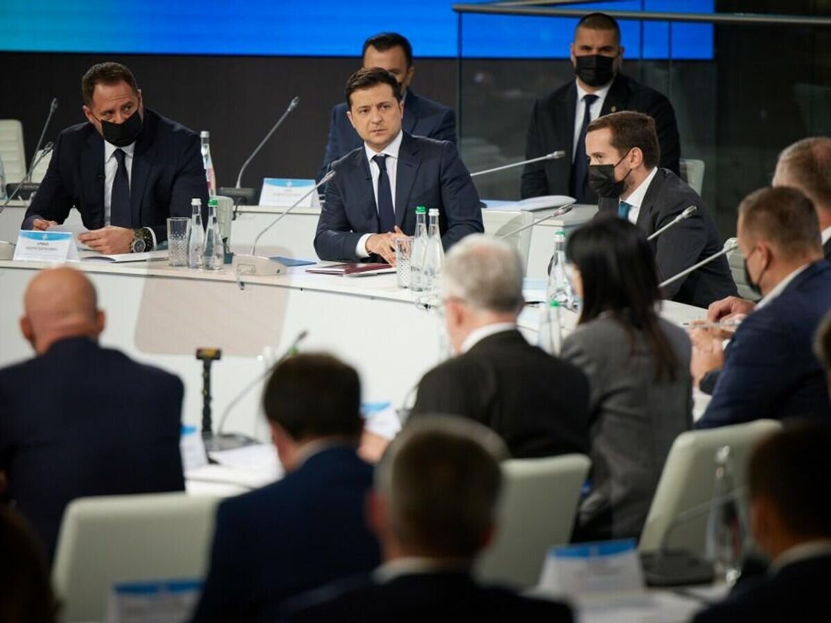     Президент Украины Владимир Зеленский и глава Офиса президента Андрей ЕрмакCC BY-SA 4.0 / Офис Президента Украины /