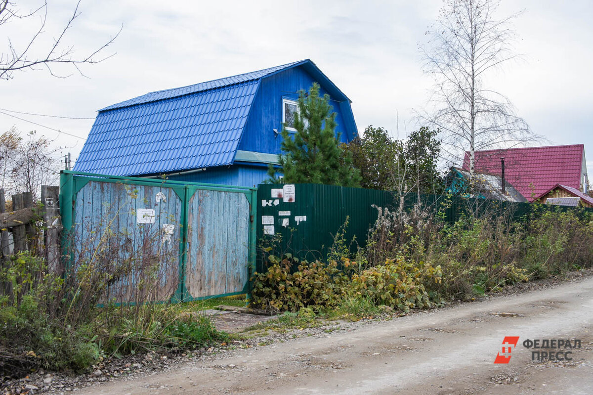 Огородникам стоит осмотреть участок на предмет опасного мусора.  Фото: Фото: ФедералПресс / Елена Майорова