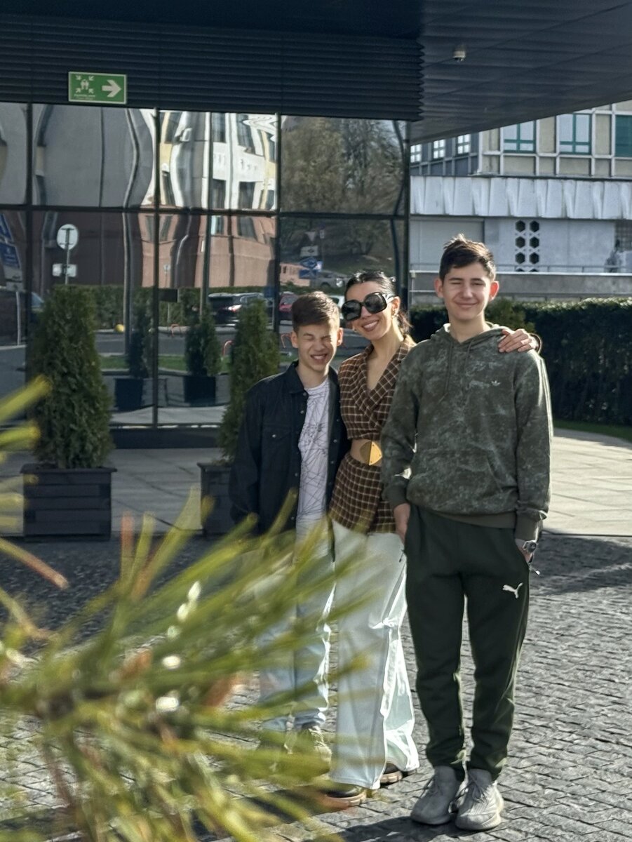 Старшему сыну 14 лет, младшему - 12 :)