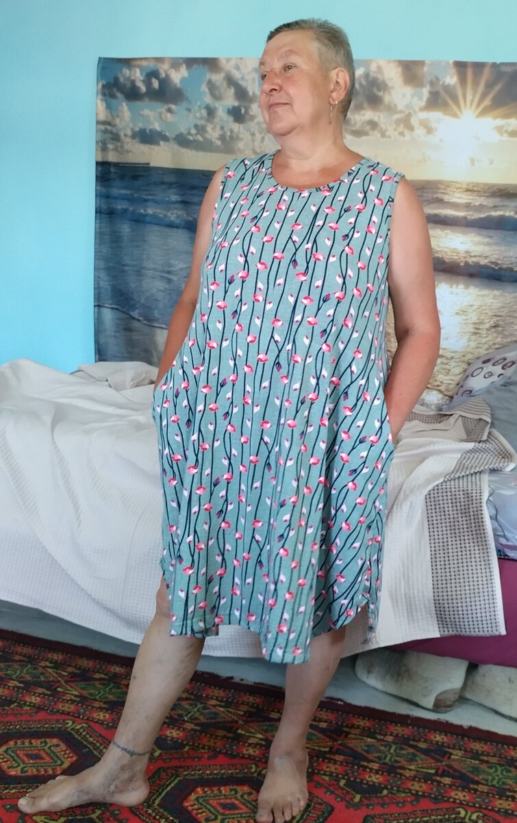 Расчитано на пухлый низ, который у модели отсутствует ))