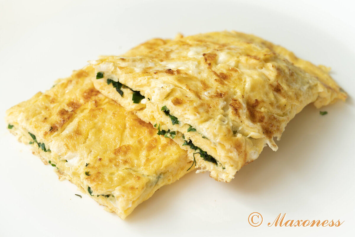 Скатанный омлет с зеленью