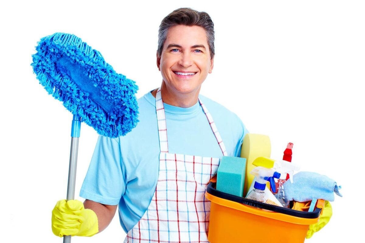 Один товарищ, помню, доказывал мне, что всякие моющие средства придумали капиталисты исключительно для женщин, чтобы те деньги тратили. А в доме прекрасно все можно отмыть содой и белизной. Сам он, естественно, никогда такого не делал. "Тренера не играют"