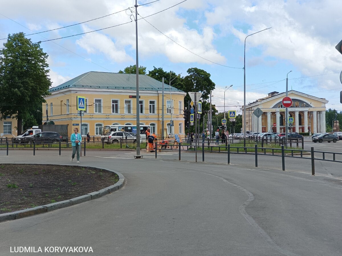    Жители Петрозаводска надеются, что цементные заплатки на плитке исчезнут