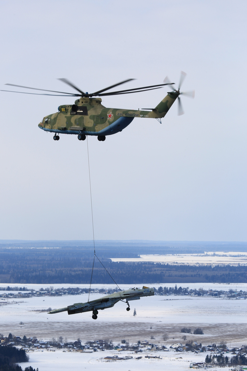 Ми-26 с Су-27 на внешней подвеске