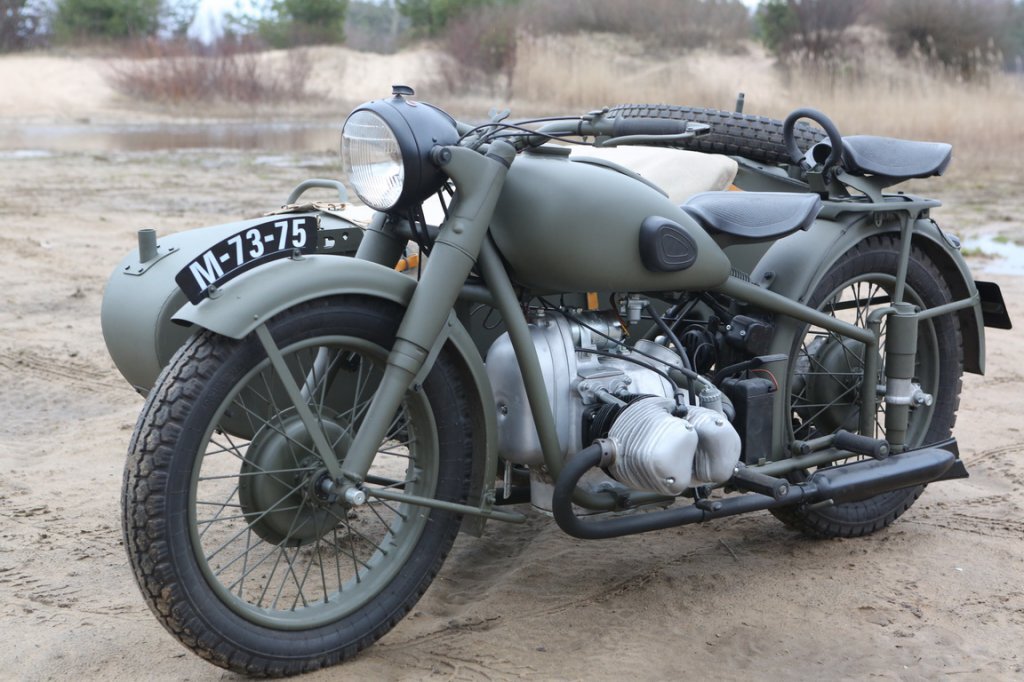 Миллионный мотоцикл ирбитчане выдали в 1975 году, двухмиллионный — в 1985-м, трёхмиллионный — в 1993-м. Самое большое количество мотоциклов — 131 тысяча — было выпущено в 1992 году. Дальше пошло снижение производства: 1993 год — 121 тысяча, 1994 — 68 700, 1995 — всего 11 700. Почему так произошло?