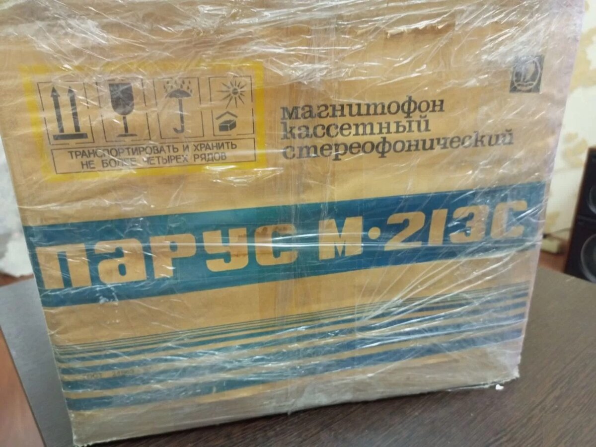 Стереофонический кассетный магнитофон "Парус М-213С" в заводской коробке