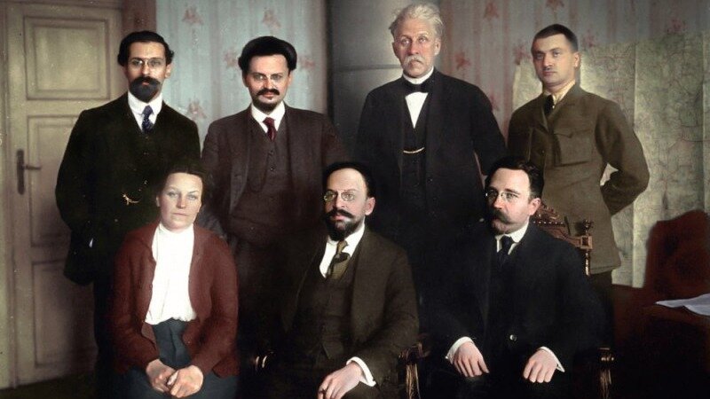 Вот эти люди заключали этот самый мир. Кстати, у всех очень интересная и трагичная судьба. Обязательно про них напишу.