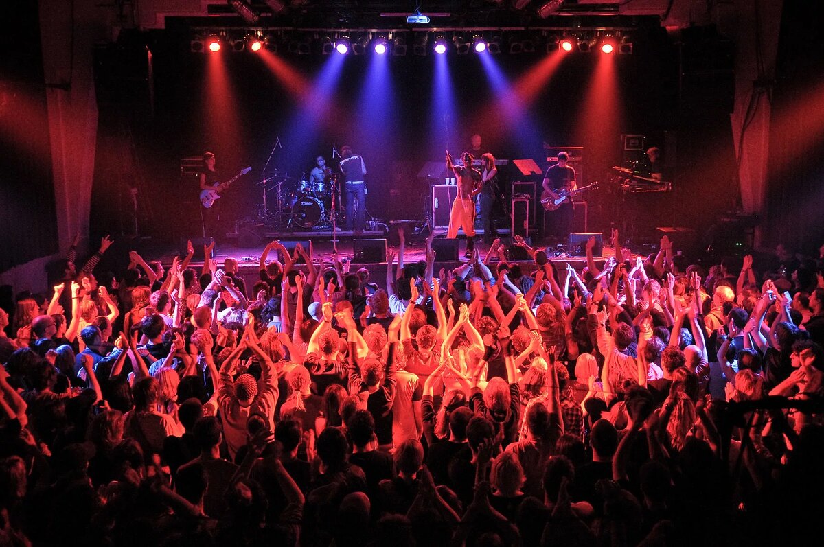 Rock house club измайлово. Бар треугольник сочи. Рок клубы москва концерты. Rock house 2 **. Рок клубы москва концерты.