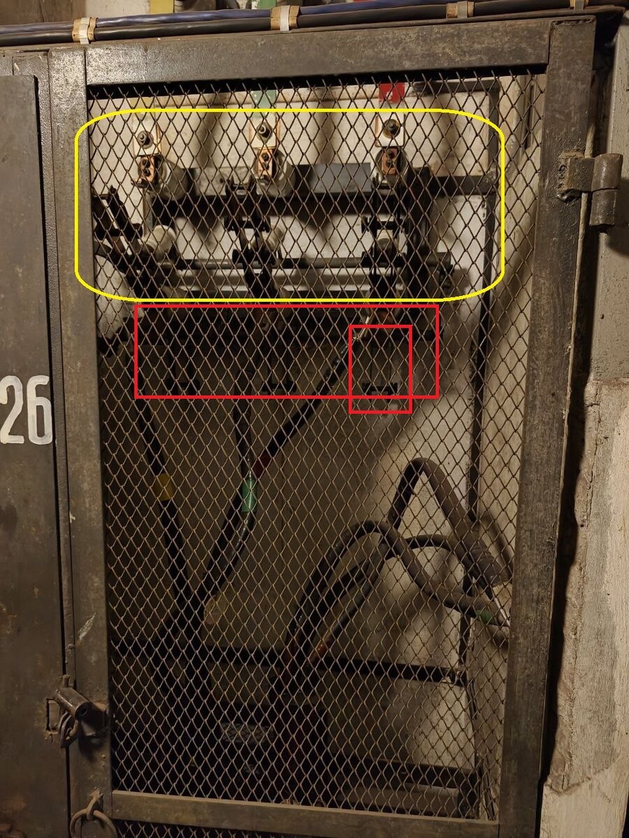 Ячейка линейного разъединителя, заземляющего разъединителя и кабеля.