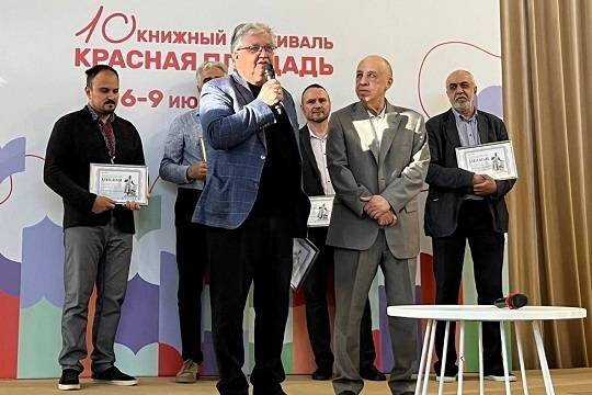    Секретарь Союза журналистов России Рафаэль Гусейнов награждён за книгу «Триумф неволи. Пленные в мировой истории»
