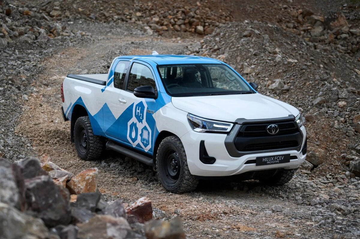 Тестовый прототип водородомобиля Toyota Hilux FCEV; построен на заводе Toyota в Великобритании