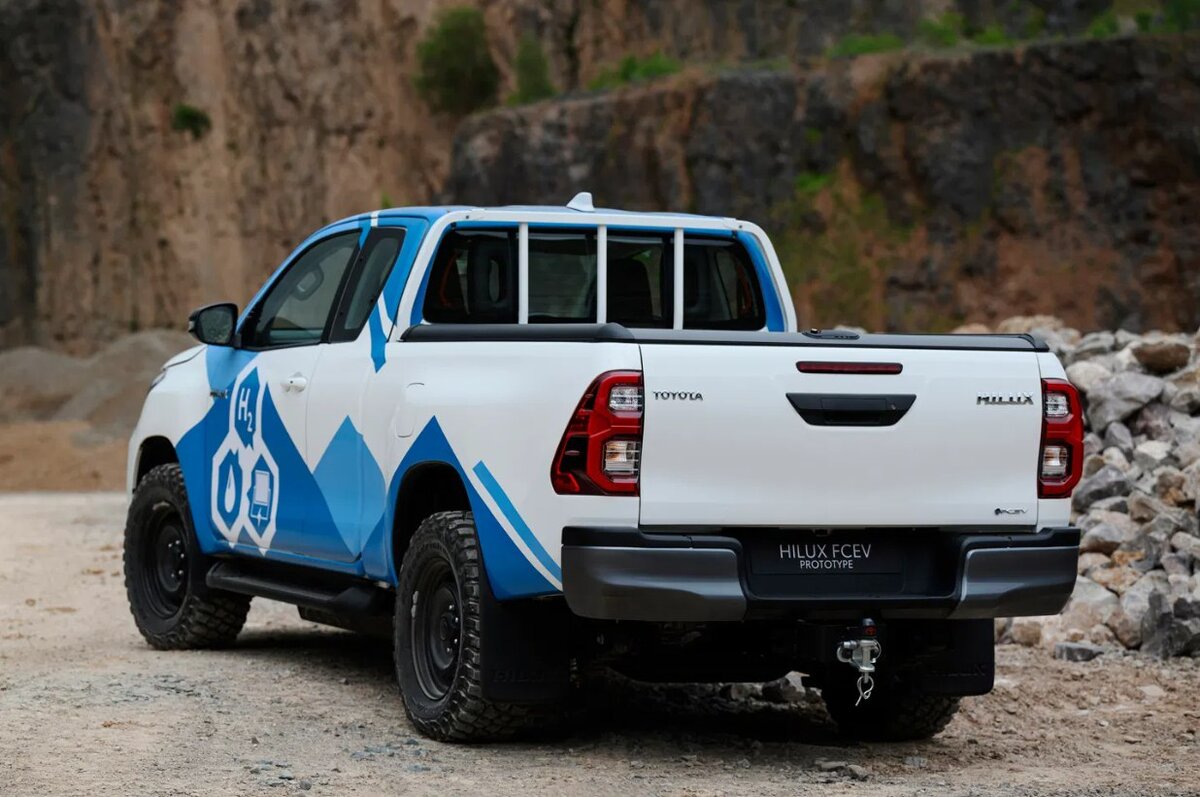 Прототип Toyota Hilux FCEV с запасом хода в 600 километров. Привод - на задние колёса