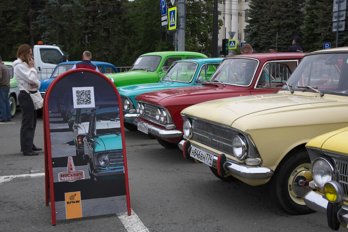 Ретро автомобиль в городе