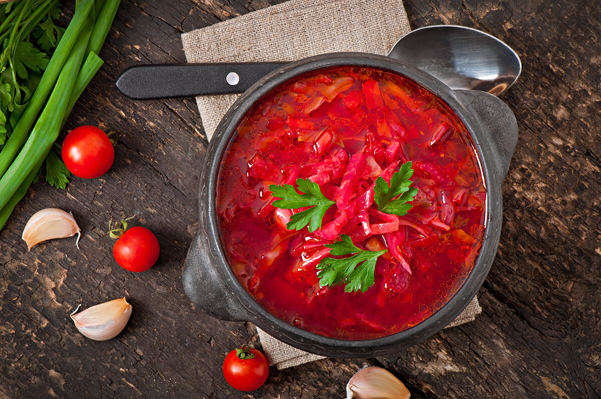 <a href="https://ru.freepik.com/free-photo/traditional-ukrainian-russian-vegetable-borsch-on-the-old-wooden-surface_6676366.htm#query=%D0%B1%D0%BE%D1%80%D1%89&position=2&from_view=keyword&track=ais_user&uuid=aed0a829-e86a-4767-8fc4-6ed3ff702178">Изображение от timolina</a> на Freepik