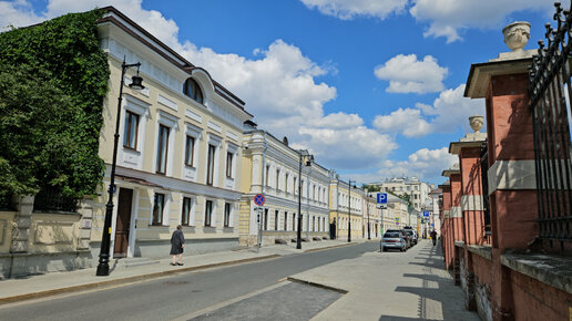 Москва. 2-й Кадашёвский переулок. Прогулка по центру города. Moscow. 2nd Kadashevsky lane. Walk through the city center