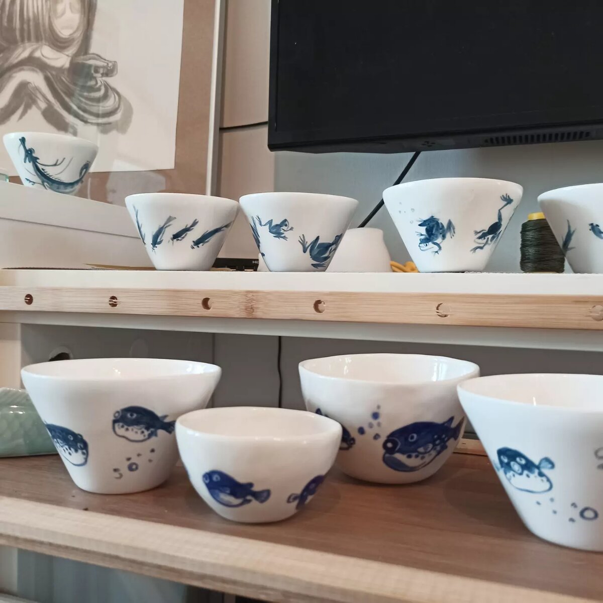 Это новая серия рыб и лягушек для летней выставки, некоторые уже выкуплены и находятся в частной коллекции).