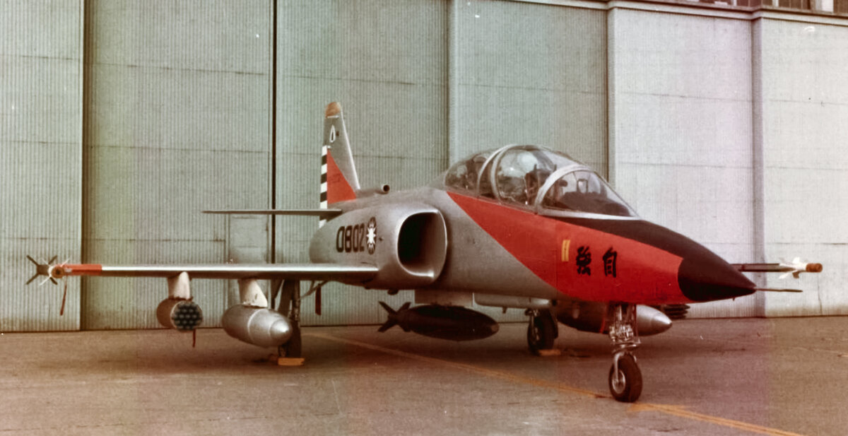 Второй прототип АТ-3 с подвешенным вооружением, 70-е гг. 