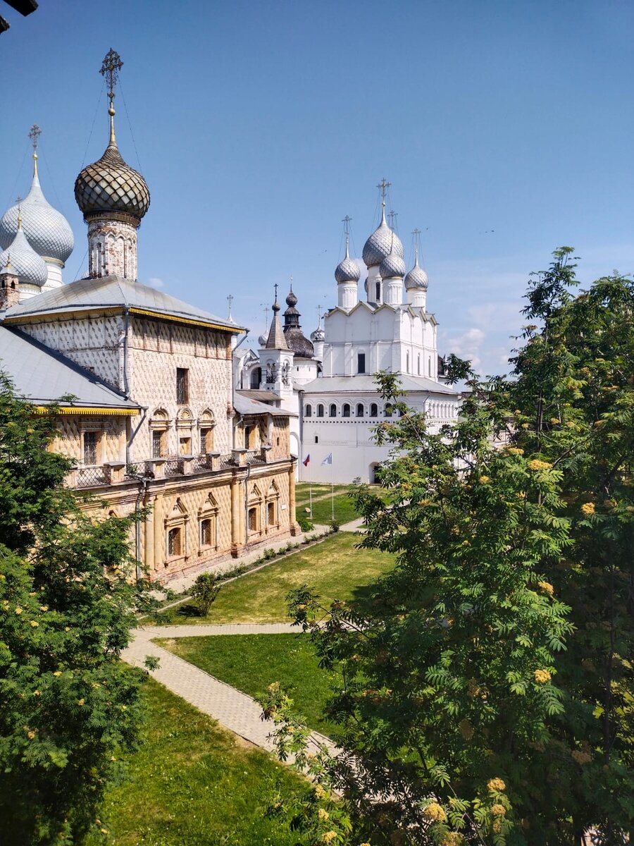 Вид на Одигитриевскую церковь, расписанную алмазным рустом