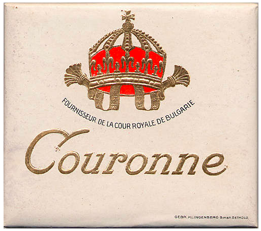 "Сouronne". Болгария, 1931 год. 20 штук в коробке на шарнирах, обернутой папиросной бумагой. Производитель: "Fabriques de Tabac Reunies S.A.", София. Владелец торговой марки: "Fabriques de Tabac Reunies S.A.".