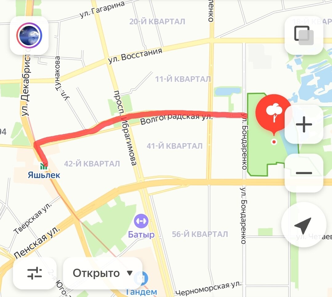 Мы шли пешком от станции Яшьлек 25-30 мин, ещё вроде 13-ый автобус ходит от Яшьлек