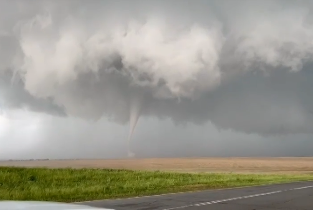 Cмерч в Челябинской области (источник - сообщество Метеодневник | Новости погоды)