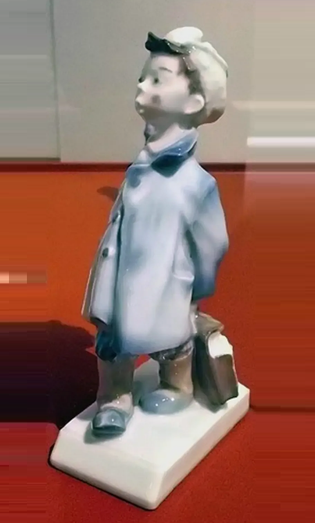 Статуэтка "Власа, лентяя и лоботряса". 1954.