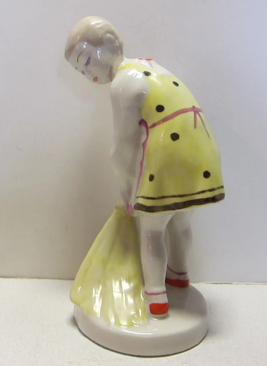 "Девочка с метёлочкой". 1954. Другой ракурс. Фото взято из свободного доступа в интернете. 