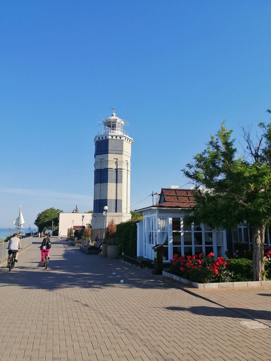 Кафе "Маячок" возле анапского маяка.