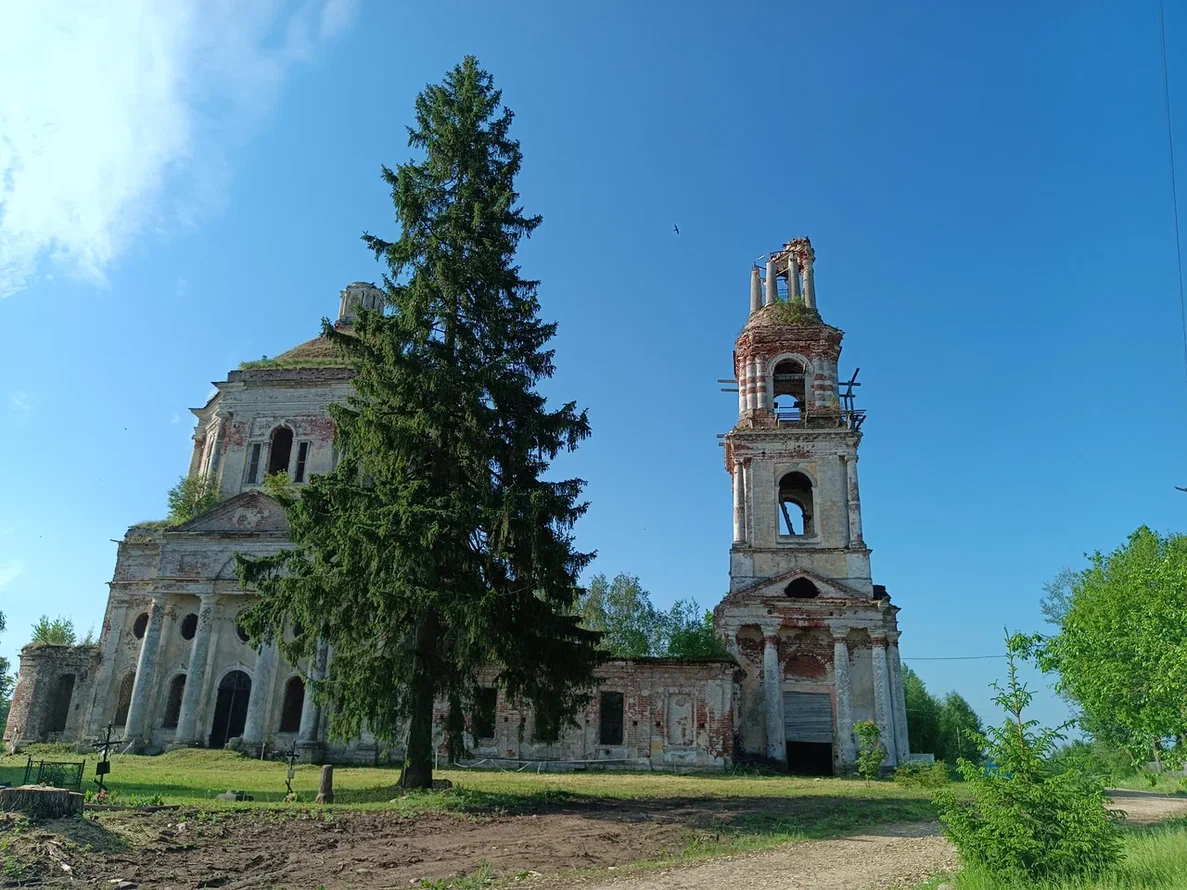 Церковь Троицы Живоначальной в Михайловском-Прудово
