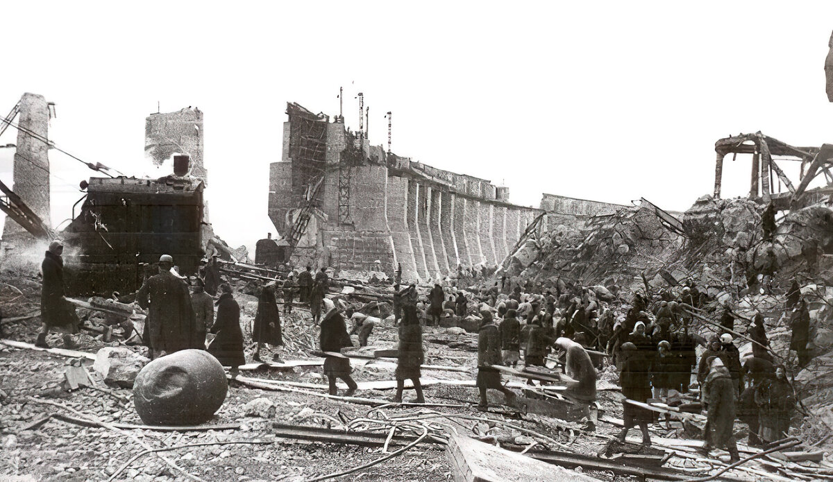 Строительство ДнепроГЭС
