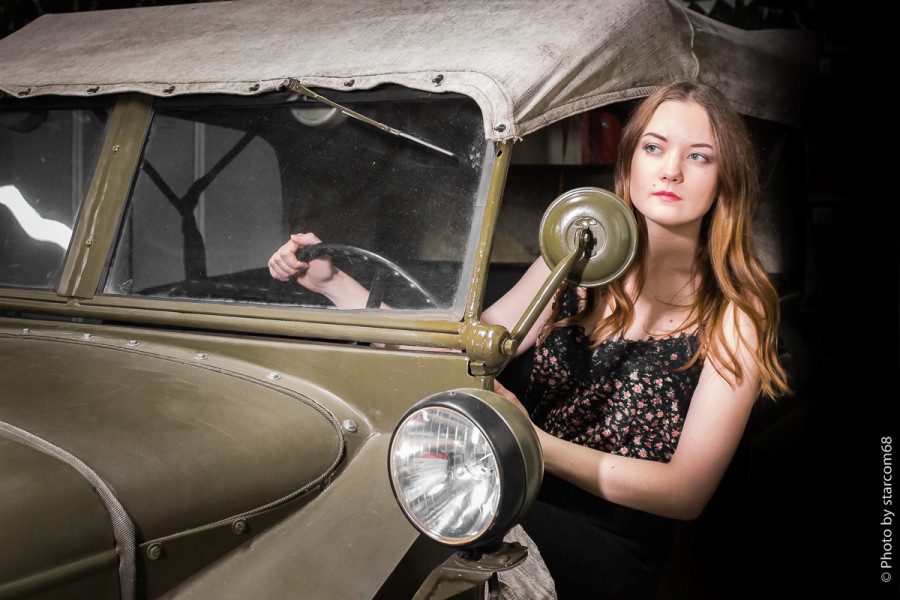 За рулем ГАЗ-67Б Виктория Маркелова