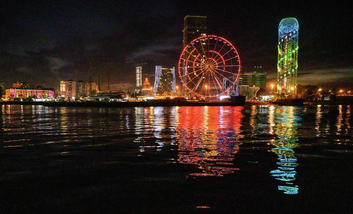 Ночной вид на город Батуми © photo: Sputnik / Stringer