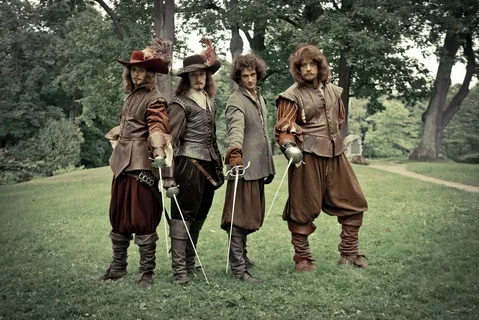 Три поросенка и гасконец   (яндекс-картинки)