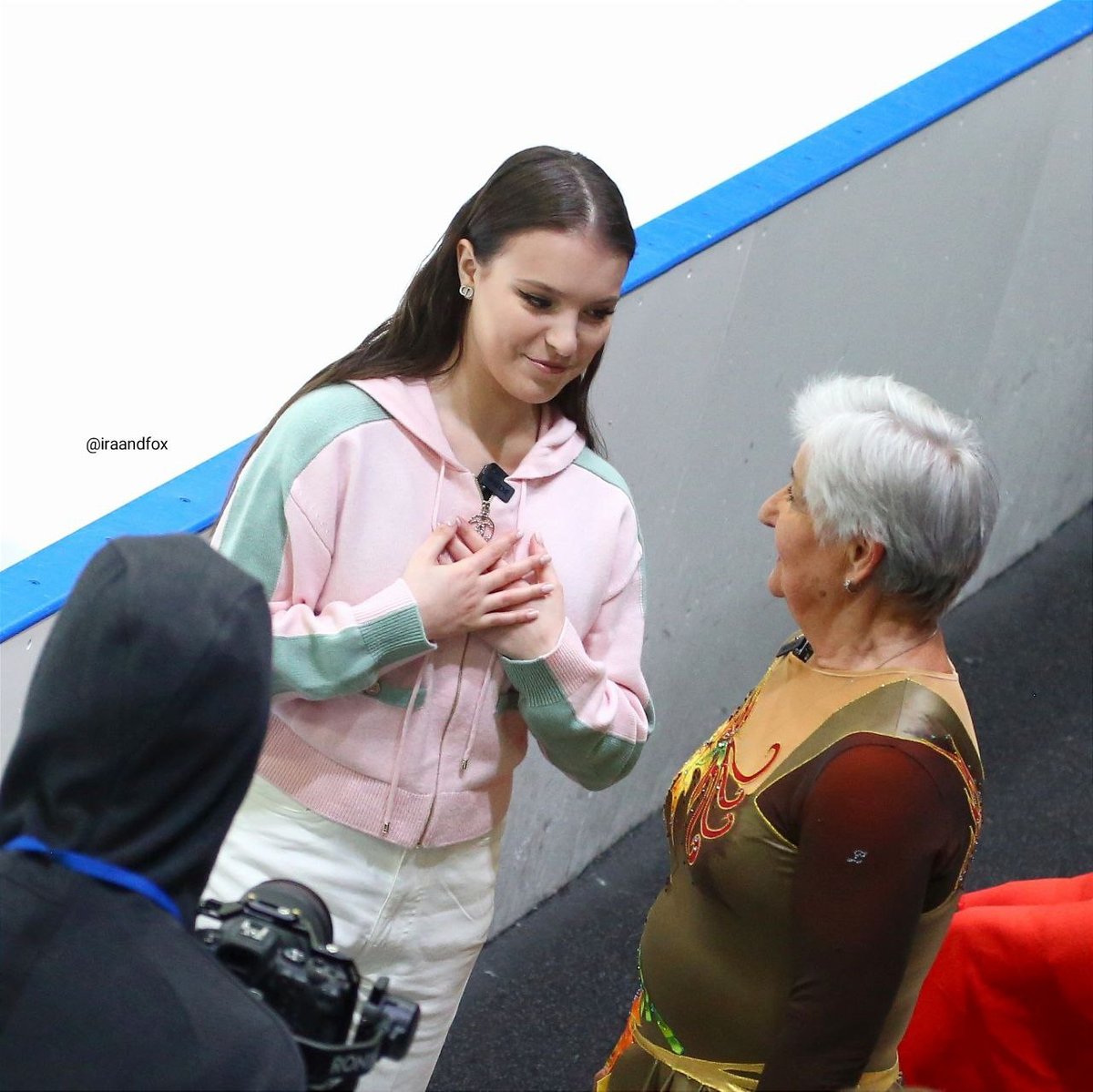 На фото Татьяна Губарева. Ей за 70 лет. Она занимается фигурным катанием уже 17 лет. Делает все одинарные прыжки. Источник фото Ирина Шарова.