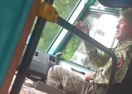    «Резал бы всех жителей Донбасса». Под Киевом ВСУшник напал с ножом на сотрудницу заправки