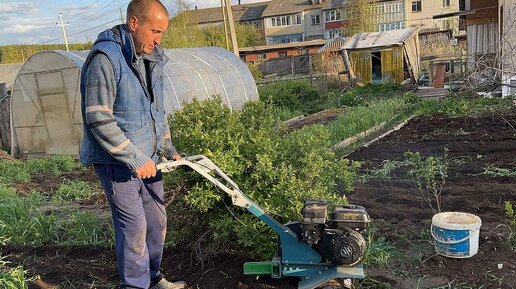 Пашем огород и сажаем картошку