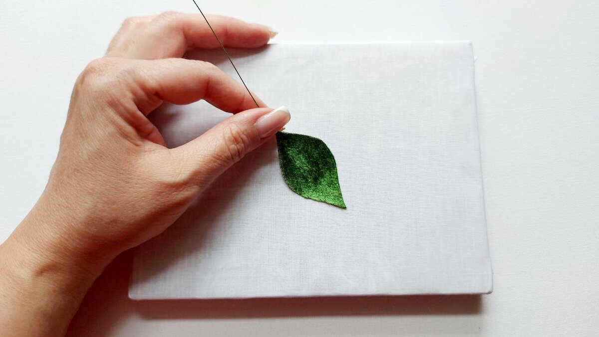 Фото МК Полины Кузнецовой: обработка листа для розы одинарным ножом - шаг 1.1