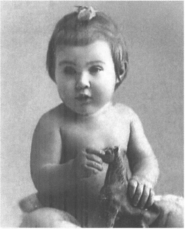 Люба в детстве.