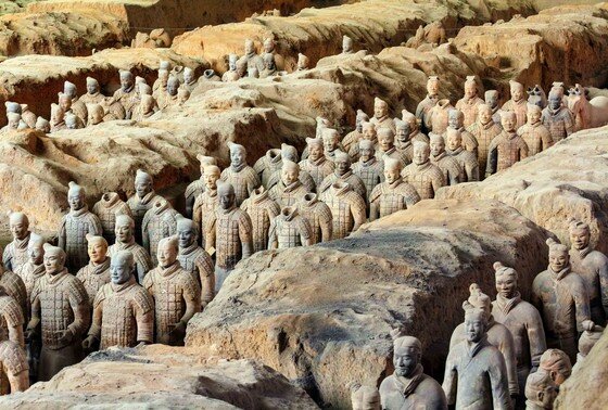    Коллекция терракотовых скульптур, изображающих армии Цинь Ши Хуана