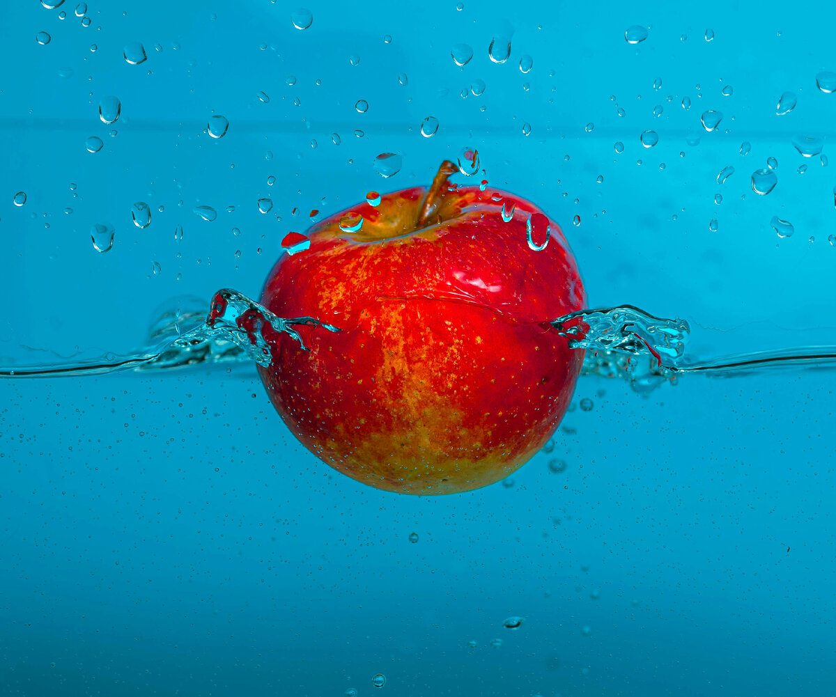 https://unsplash.com/photos/a-red-apple-in-water-HvPUPtKLDQI