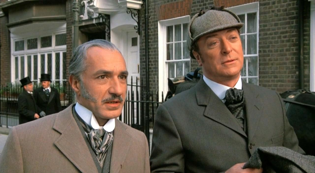Даже спустя 137 лет после своего появления на свет Шерлок Холмс бодр и активен. Уже давно он сбежал с книжных страниц в кинематограф и на ТВ, где живет полноценной жизнью в самых разных образах.-2