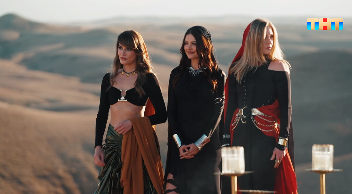 Образы девушек, как и всегда, продуманы до мелочей и очень гармонично сочетаются с окружающей обстановкой. 